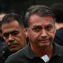 Polícia Civil informa a Moraes sobre abertura de inquérito para investigar caso envolvendo a arma de Bolsonaro. Imagem referente a matéria