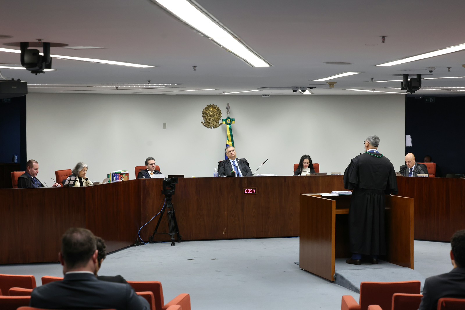 Por que Eduardo Bolsonaro foi condenado pelo STF a quatro anos de prisão?