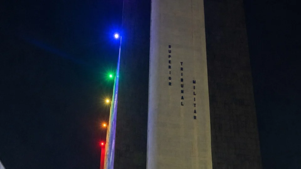 Fachada do STM: cores do arco-íris pela primeira vez.