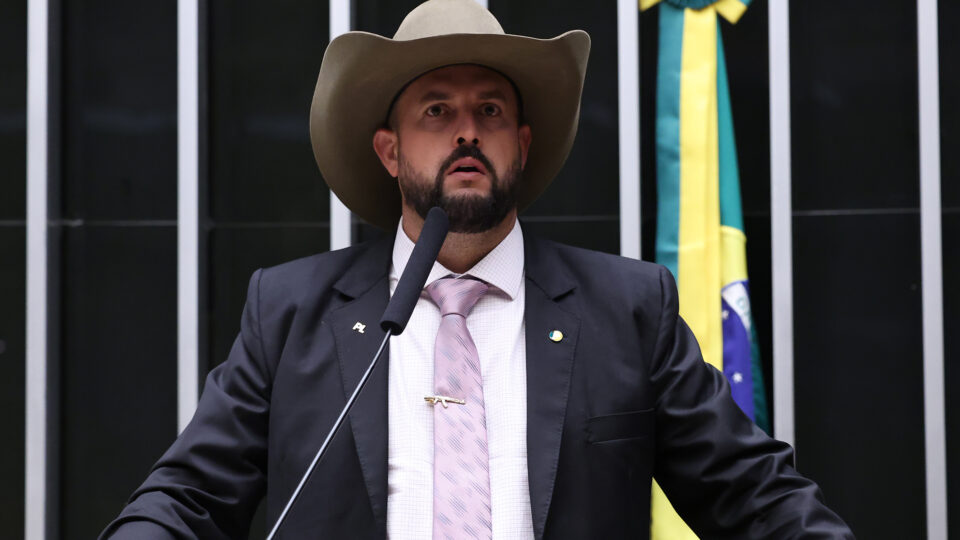 Câmara aprova anistia a multas de caminhoneiros por bloqueios após eleição de 2022