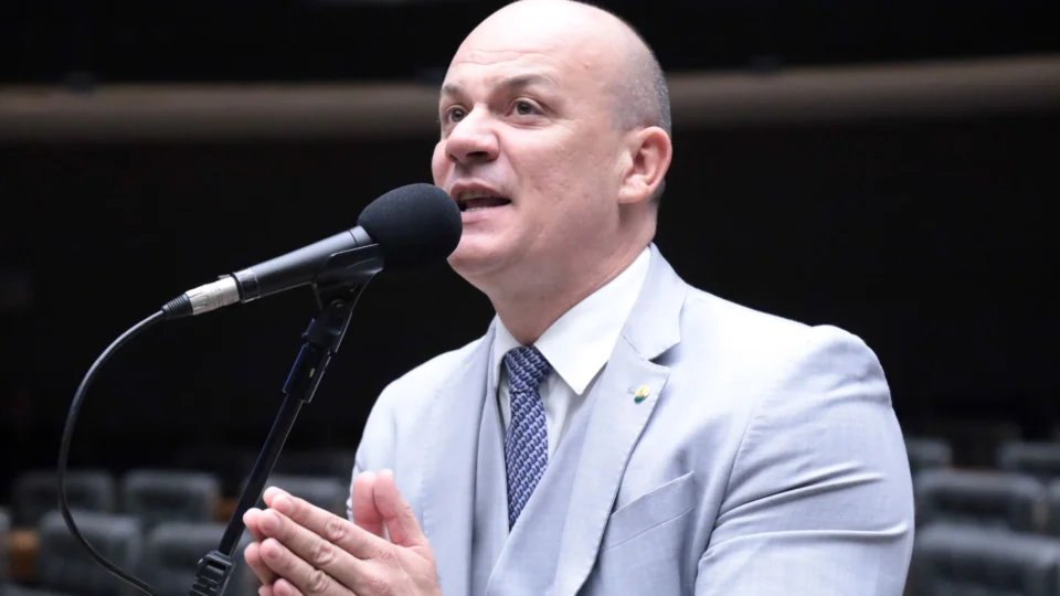 Oposição pede impeachment de Moraes e sobe o tom contra Alcolumbre