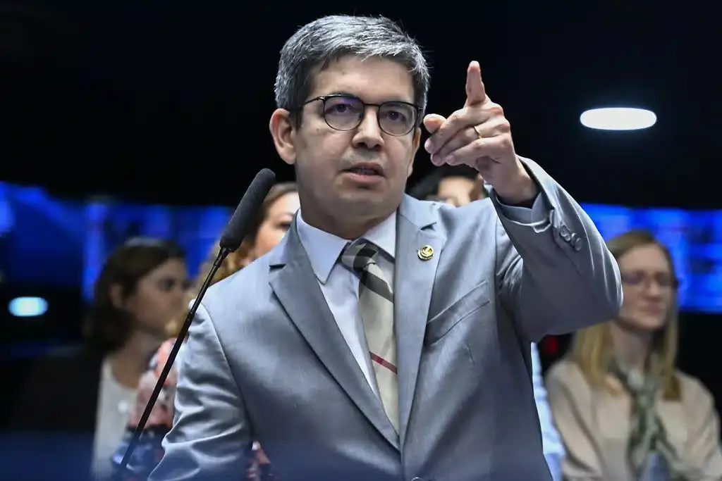 Líder do governo no Congresso firmou acordo para avançar PEC e barrar propostas com impacto fiscal.
