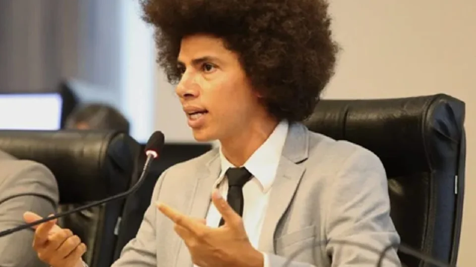 STJ rejeitou recurso da Alep e manteve suspenso o processo de cassação de Renato Freitas.