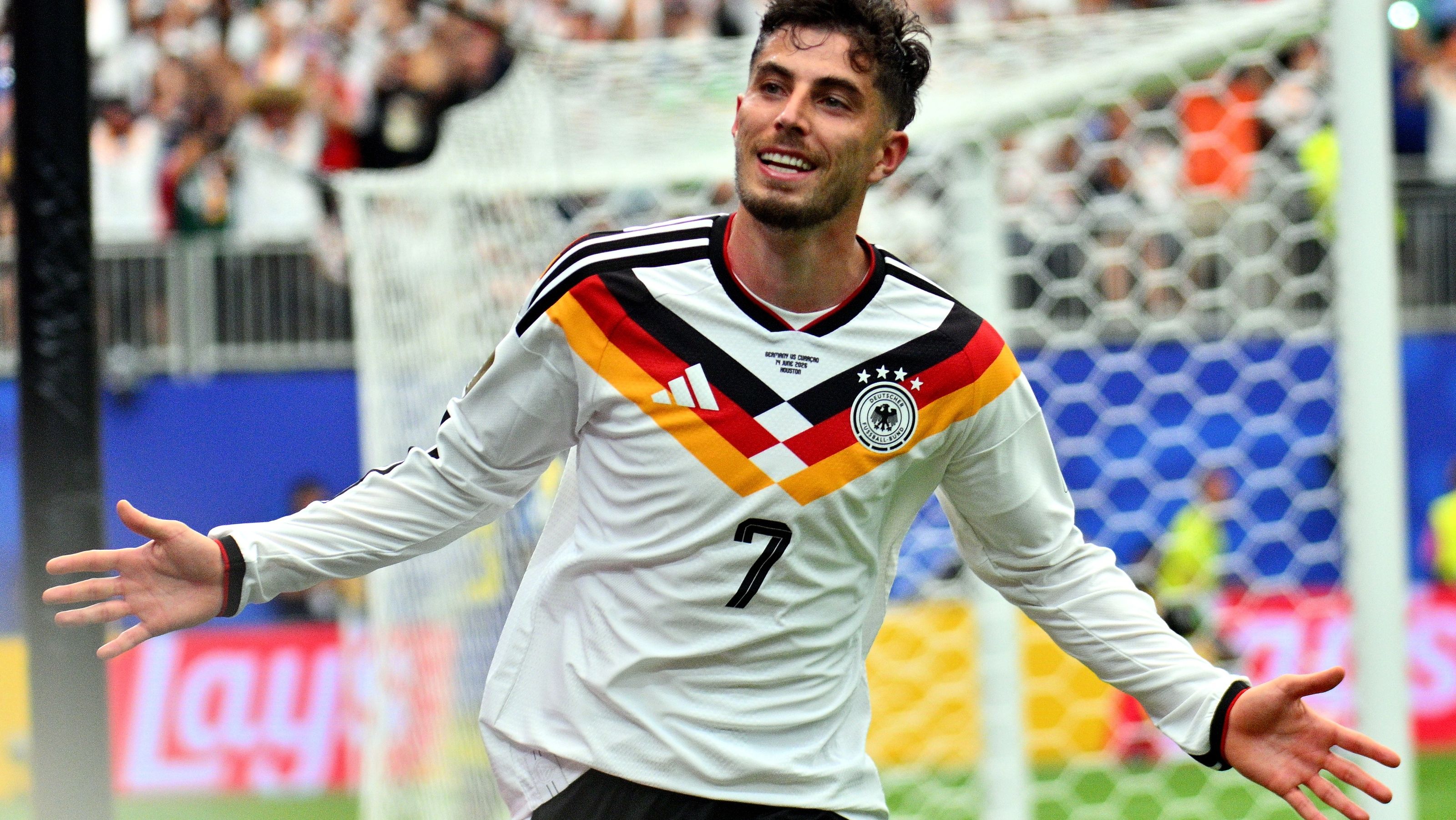 Kai Havertz (número 7, ainda por cima) comemora o sétimo gol da Alemanha sobre Curaçao.