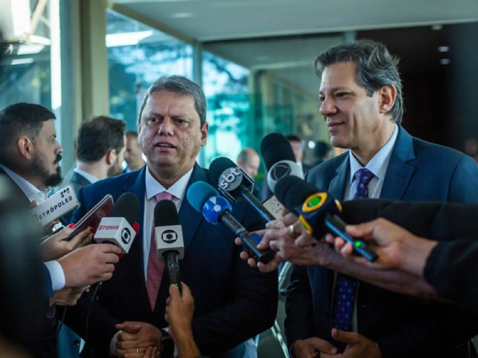 Tarcísio e Haddad voltam a trocar farpas