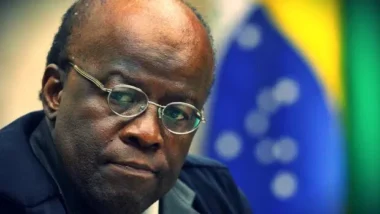 Na reestreia nas redes sociais, Joaquim Barbosa não é explícito, mas deixa a entender que pretende se firmar como pré-candidato à Presidência da República.