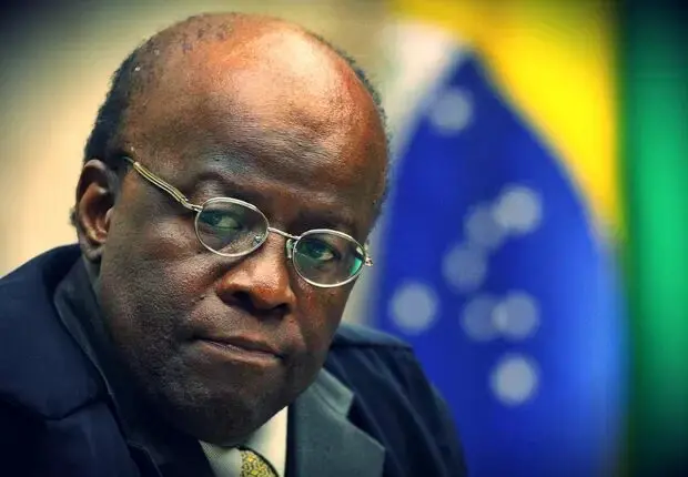 Na reestreia nas redes sociais, Joaquim Barbosa não é explícito, mas deixa a entender que pretende se firmar como pré-candidato à Presidência da República.