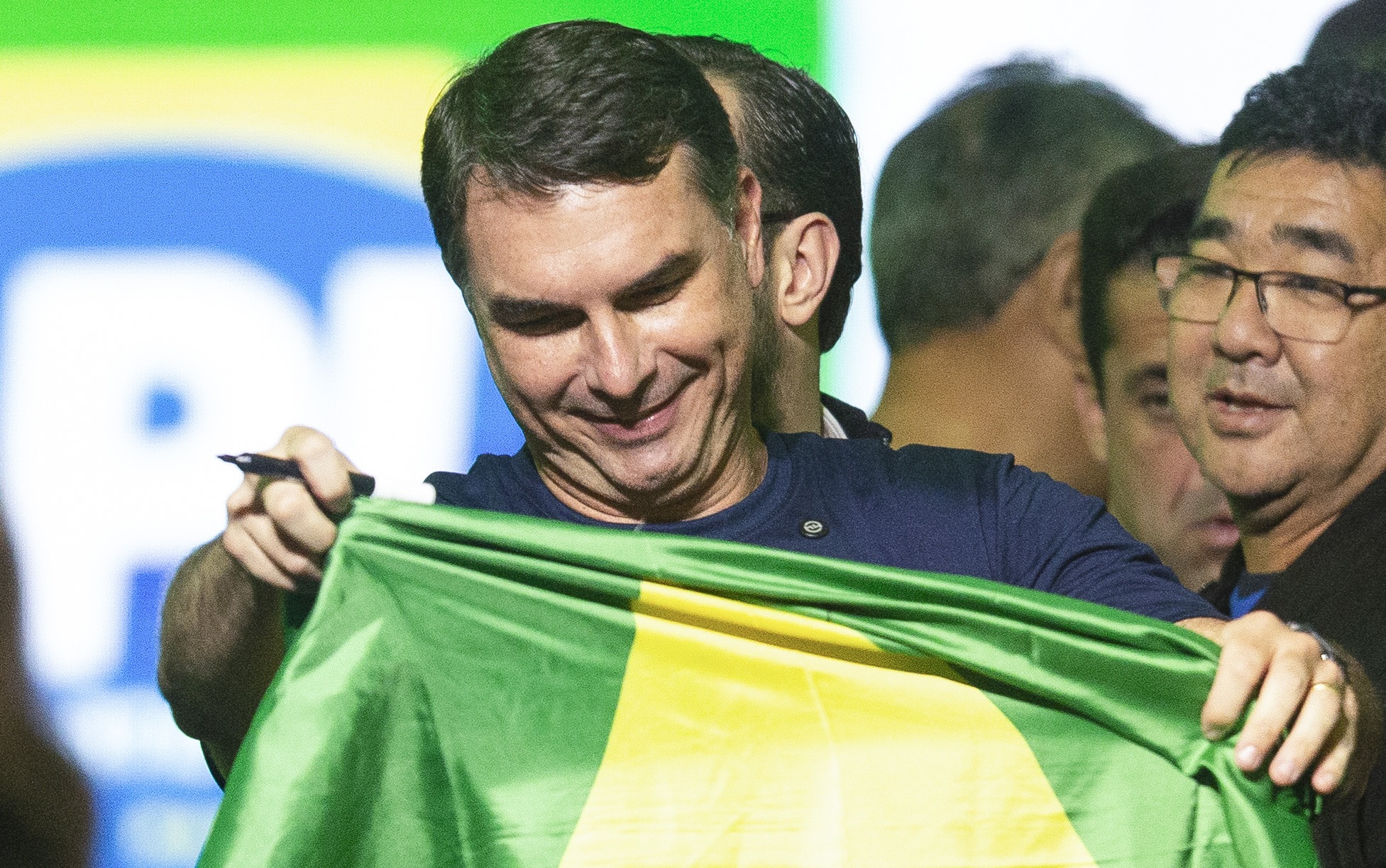 “PT da Bahia foi implodido por operação da PF”, diz Flávio Bolsonaro