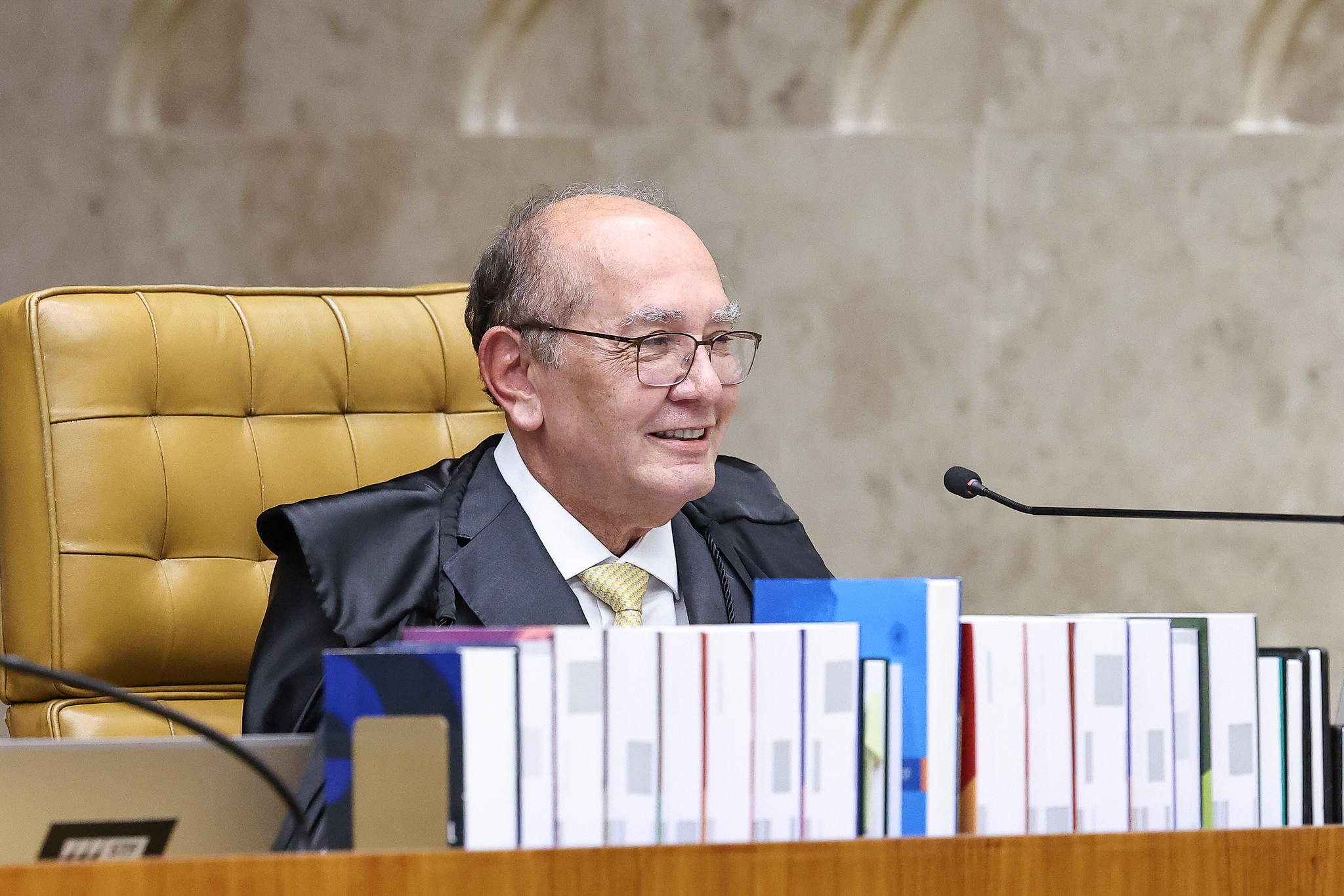 Ministro Gilmar Mendes se emociona em homenagem por 24 anos no STF
