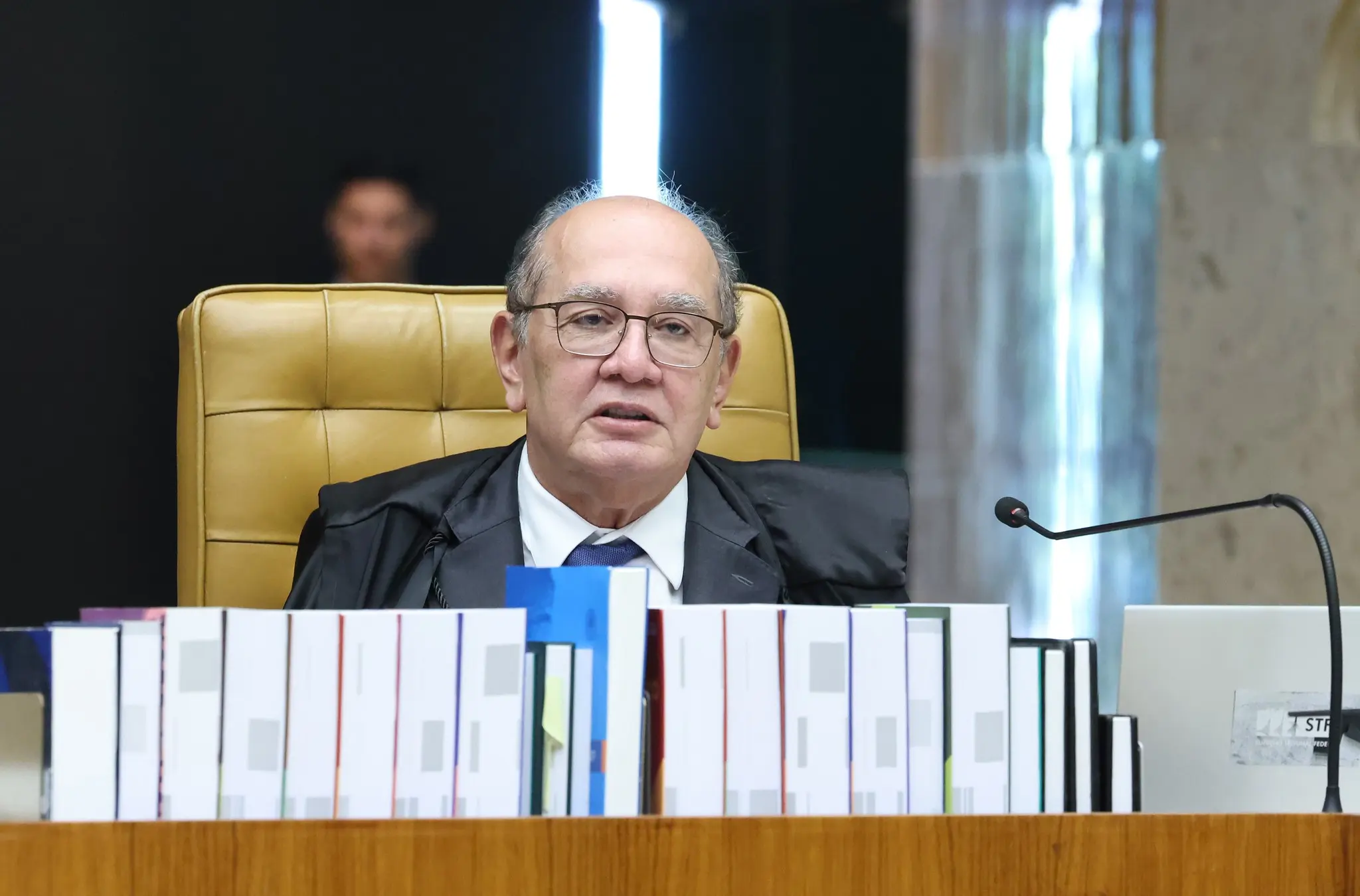 Decano entendeu que suspensão nacional causou "represamento" e permitiu continuidade.