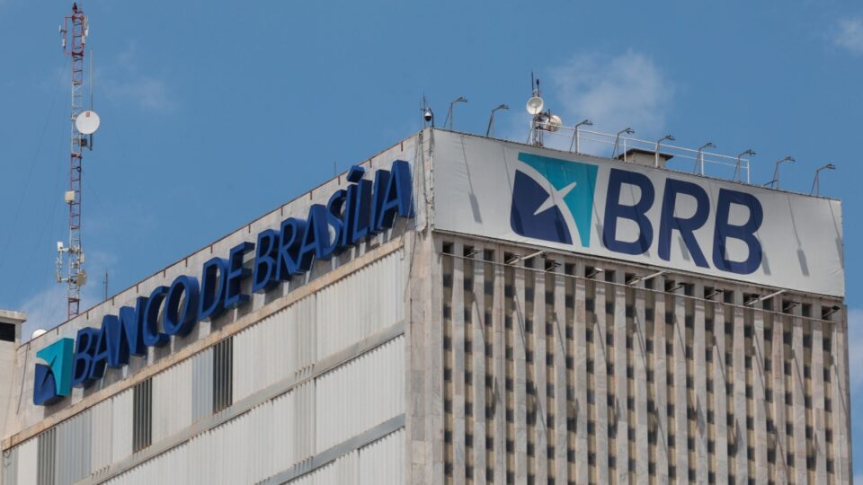 Operação mira BRB, PicPay e instituto de previdência por descontos indevidos em servidores do DF