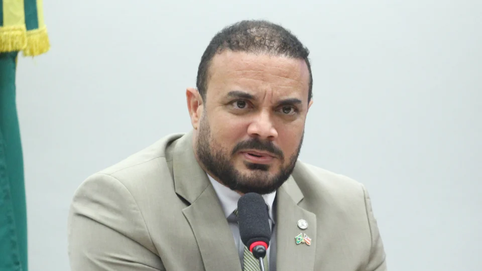 Projeto de lei coloca corretor entre exceções ao desarmamento, ao lado de policiais e guardas.