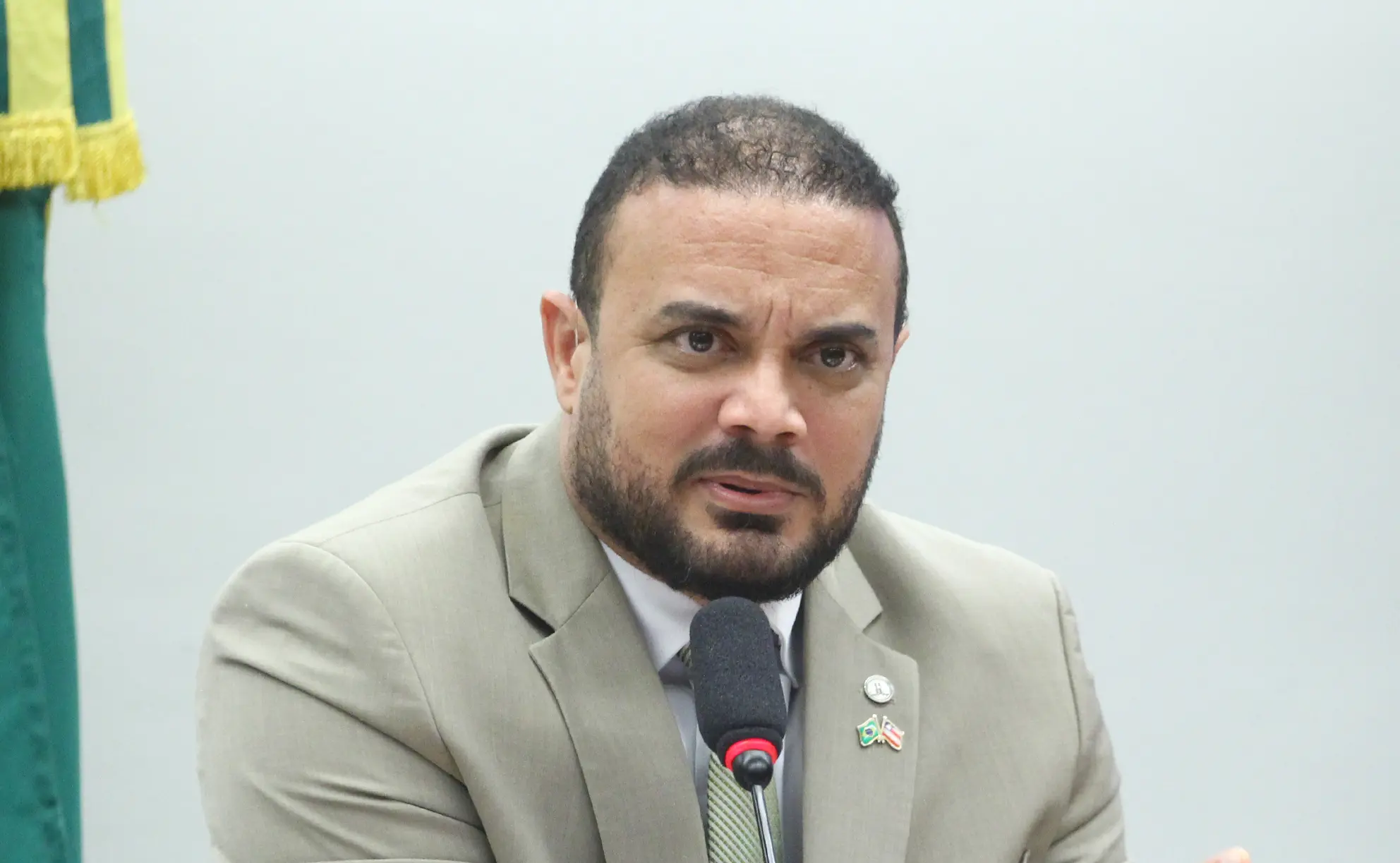 Projeto de lei coloca corretor entre exceções ao desarmamento, ao lado de policiais e guardas.