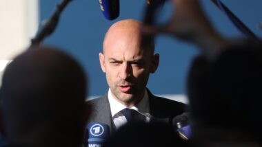 Decisão de proibir o protesto foi tomada horas depois de o chanceler da França, Jean-Noël Barrot (foto), ter conversado por telefone com o seu homólogo iraniano, Abbas Araqchi Imagem referente a matéria