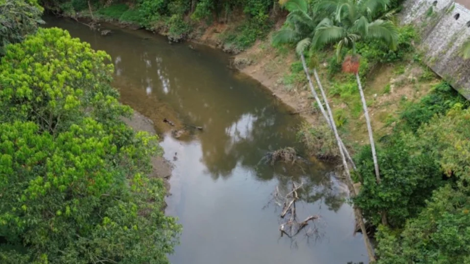 Mutirão de limpeza de córregos e rios está sendo realizado em diversos pontos de Blumenau para preparar a cidade para a chegada do fenômeno El Niño.