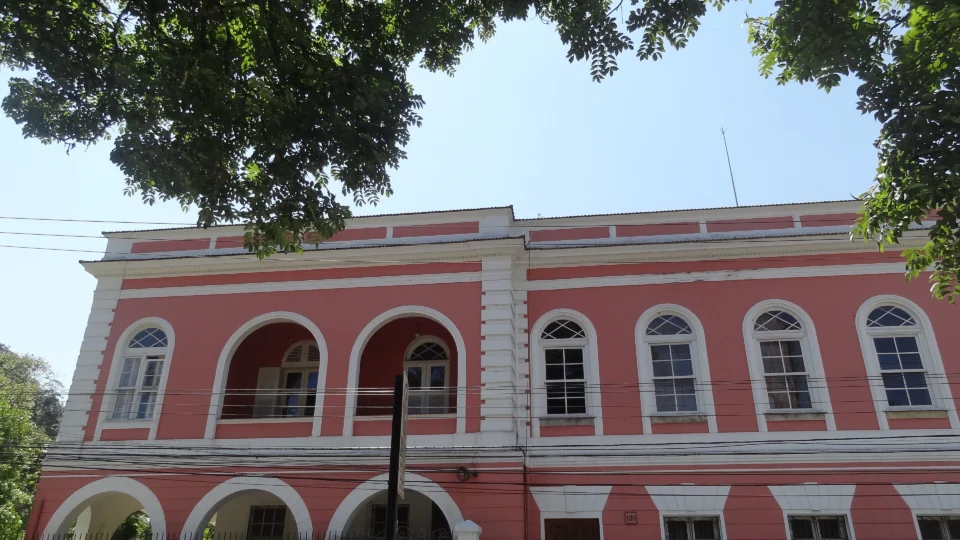 Justiça manda devolver Palácio Grão-Pará em Petrópolis após príncipe ser impedido de entrar no imóvel