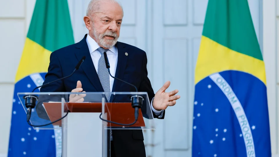 Menos de um terço dos entrevistados consideram governo Lula bom ou ótimo, segundo pesquisa do Datafolha divulgada neste sábado (20)