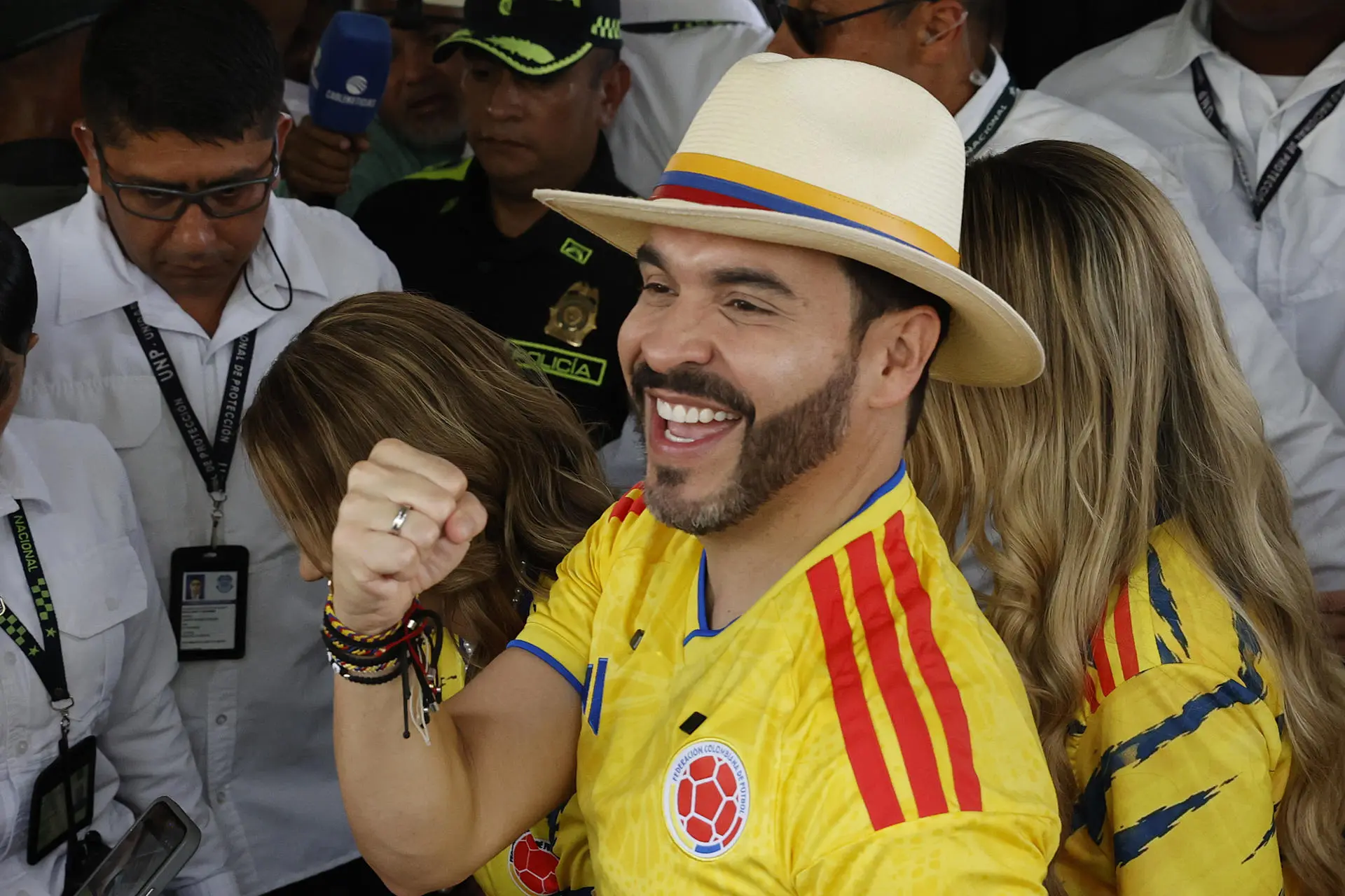 Abelardo de la Espriella é eleito presidente da Colômbia.