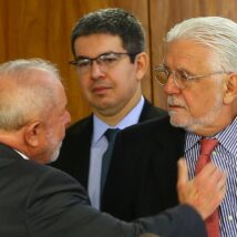 Lula decidirá sob pressão se mantém Jaques Wagner no governo após operação da PF Lula , Randolfe e Wagner