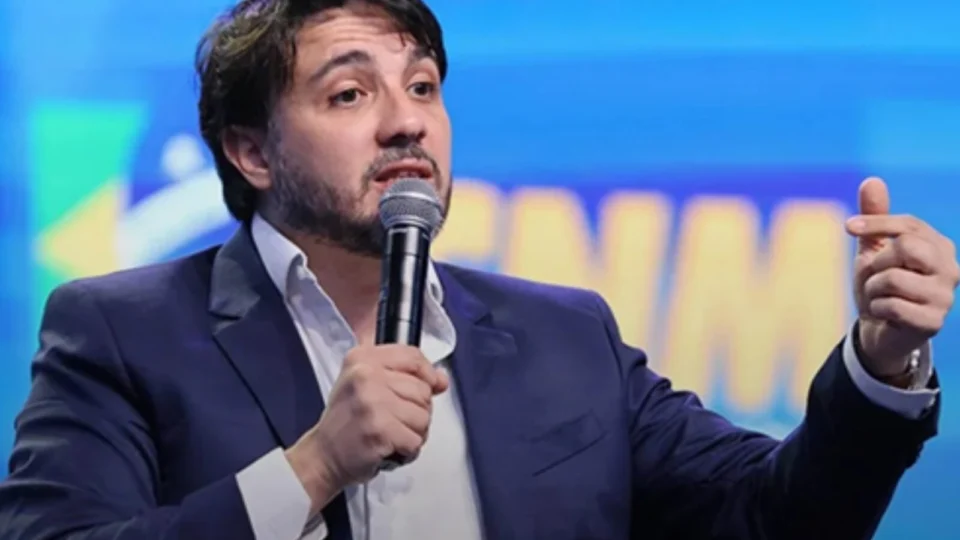 Propostas mais contundentes de Renan Santos concentram-se na área da segurança pública.