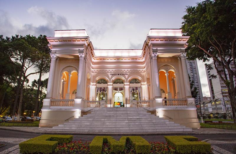 Projeto vencedor para a modernização da Câmara de Curitiba integra o Legislativo ao entorno histórico do Palácio Rio Branco.