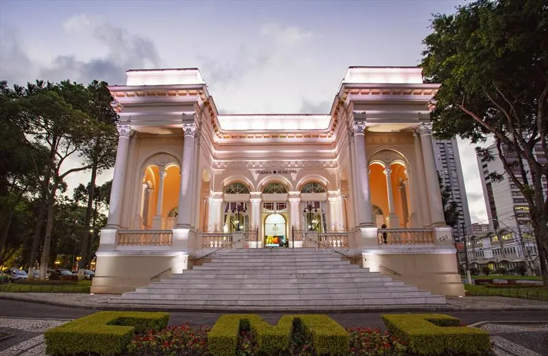 Projeto vencedor da modernização da Câmara de Curitiba integra o Legislativo ao entorno histórico do Palácio Rio Branco.