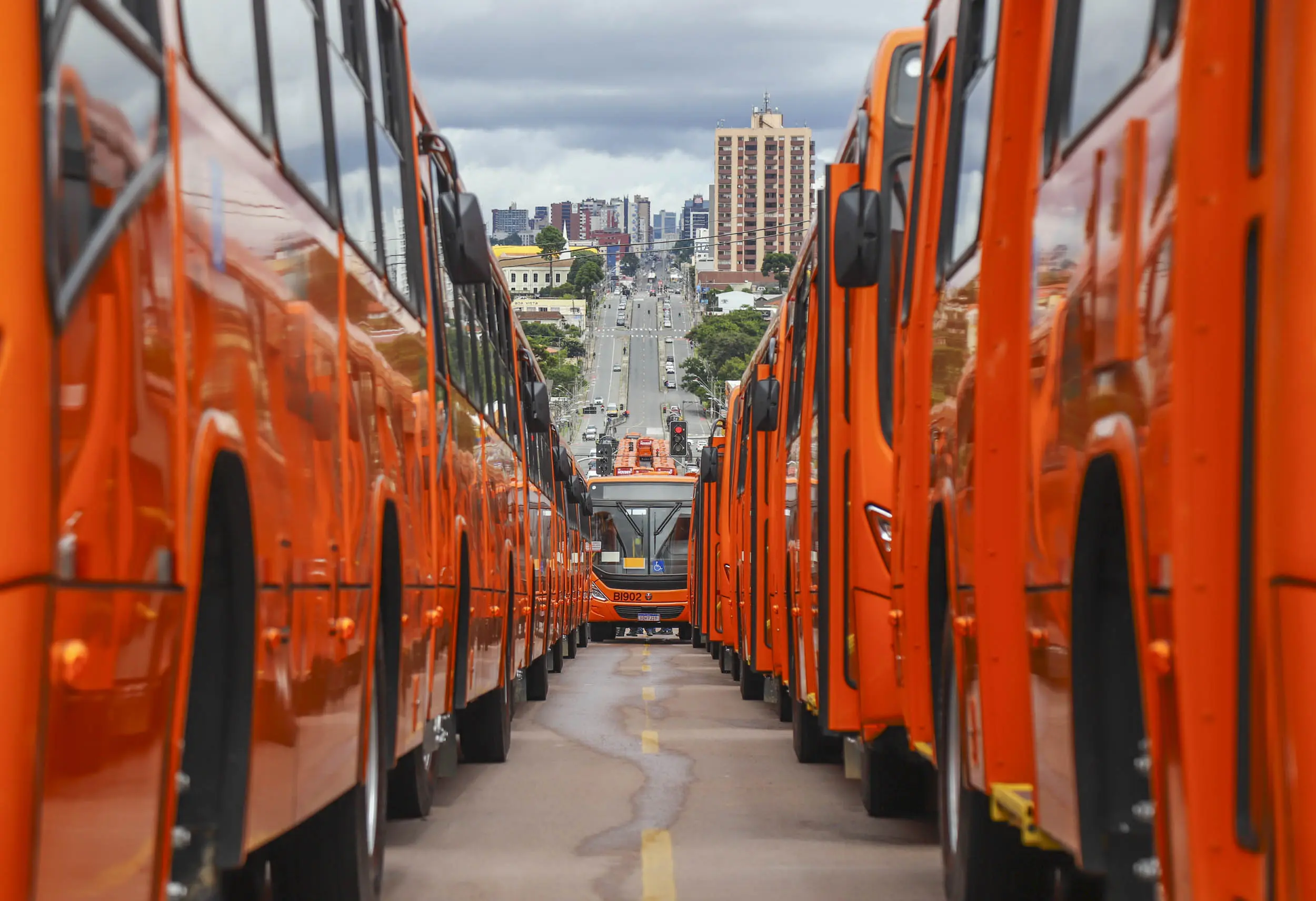 Justiça mantém impasse e concessão do transporte de Curitiba segue travada.