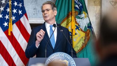 O secretário do Tesouro dos Estados Unidos, Scott Bessent, em evento da pasta no início de junho Imagem referente a matéria