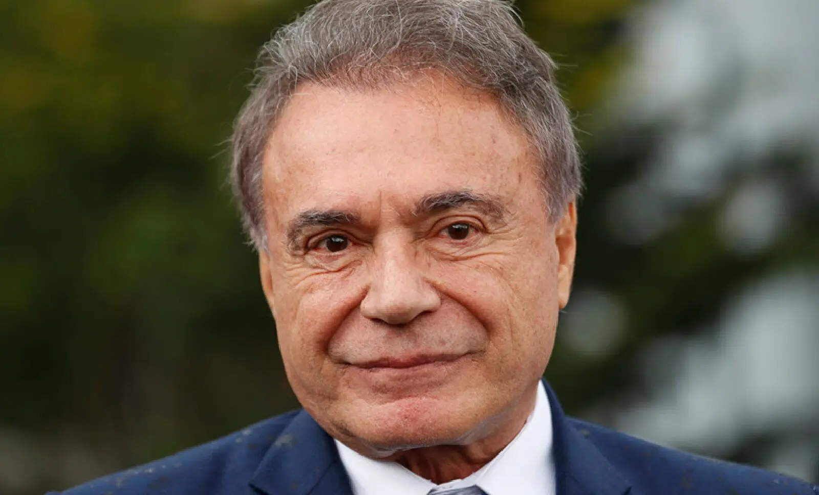 Alvaro Dias diz que candidatura ao Senado em 2026 dependerá das articulações para formar uma ampla aliança política no Paraná.