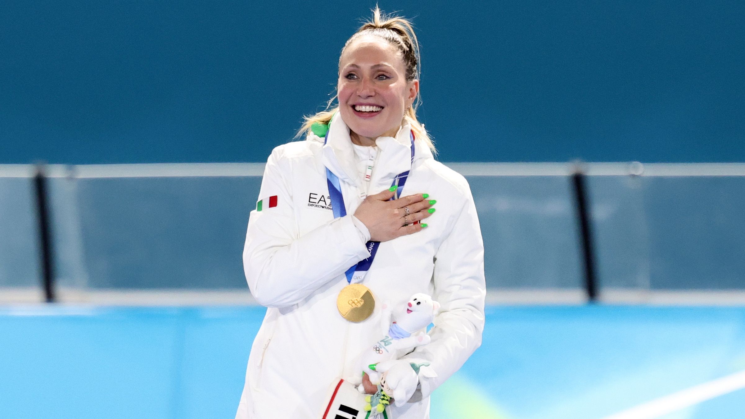 Francesca Lollobrigida teve um filho em 2023; em fevereiro de 2026, ela conquistou duas medalhas de ouro na patinação de velocidade nos Jogos Olímpicos de Inverno.