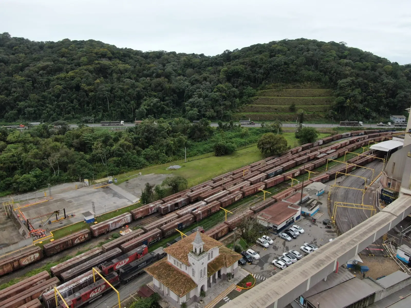 Plano da União reorganiza 4,2 mil km de trilhos em três corredores integrados.