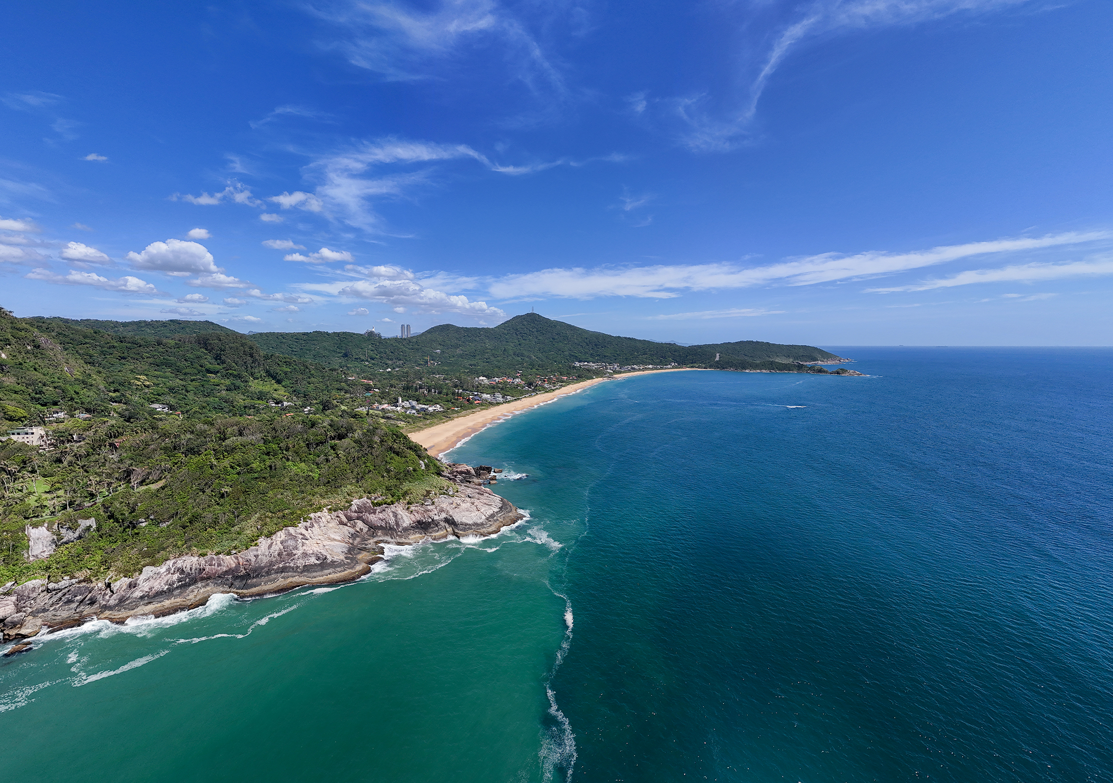 Casas de praia de luxo em Balneário Camboriú consolidam status de Hamptons brasileiro