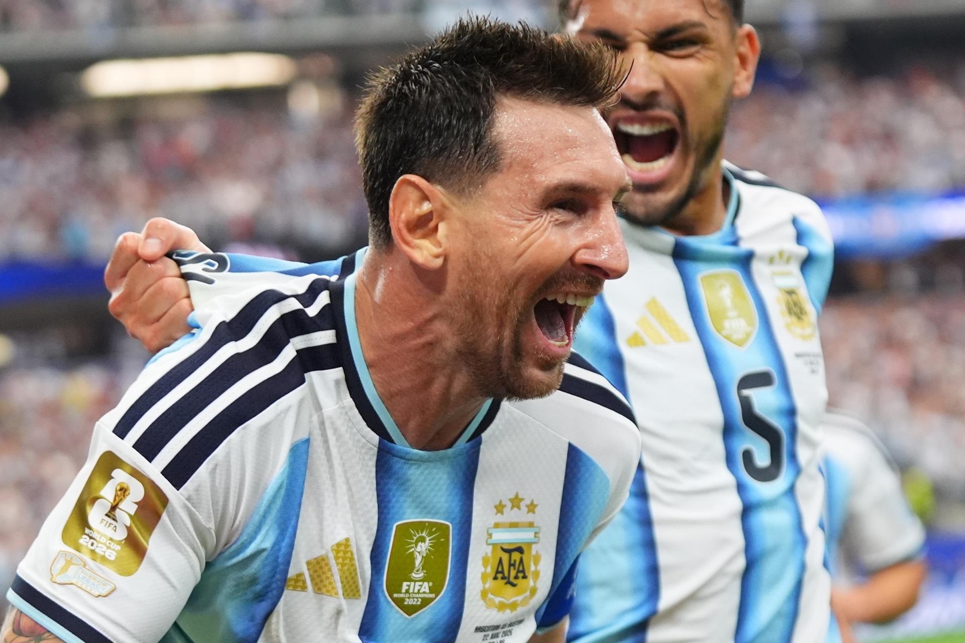 Messi marca duas vezes em vitória argentina e se isola como maior artilheiro das Copas