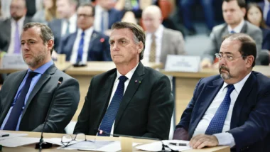 Moraes autoriza defesa de Bolsonaro a acompanhar depoimento sobre arma