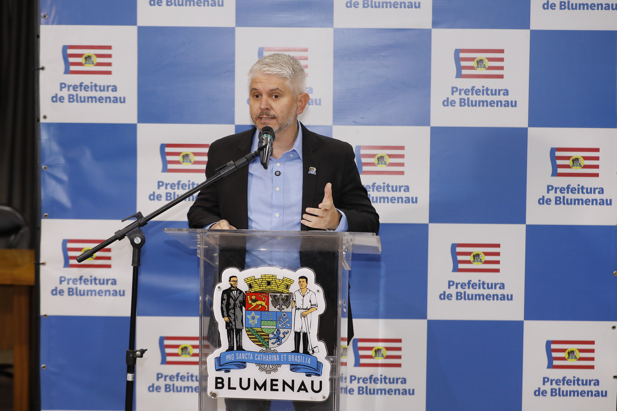 Blumenau rompe contrato de segurança nas escolas após suspeita de corrupção