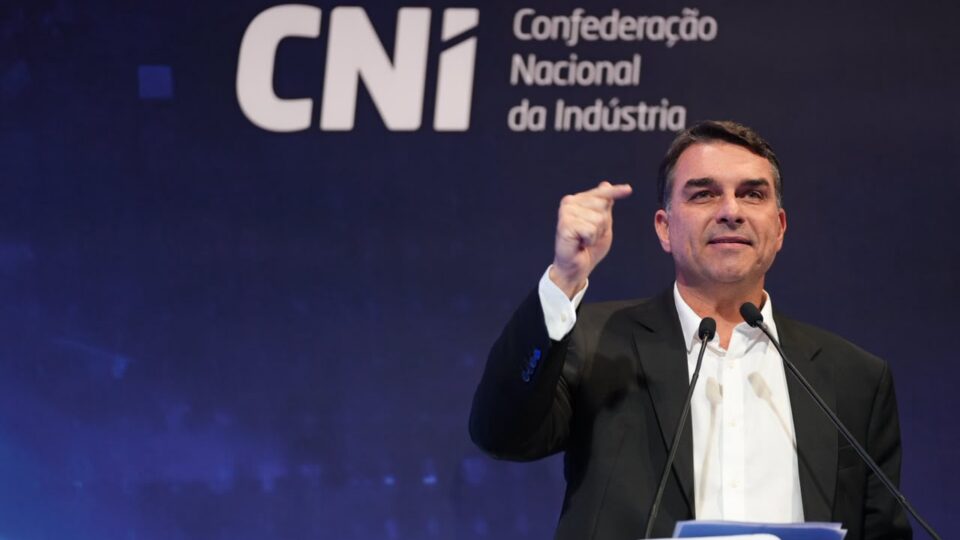 Flávio Bolsonaro diz que STF parece uma “delegacia de polícia”