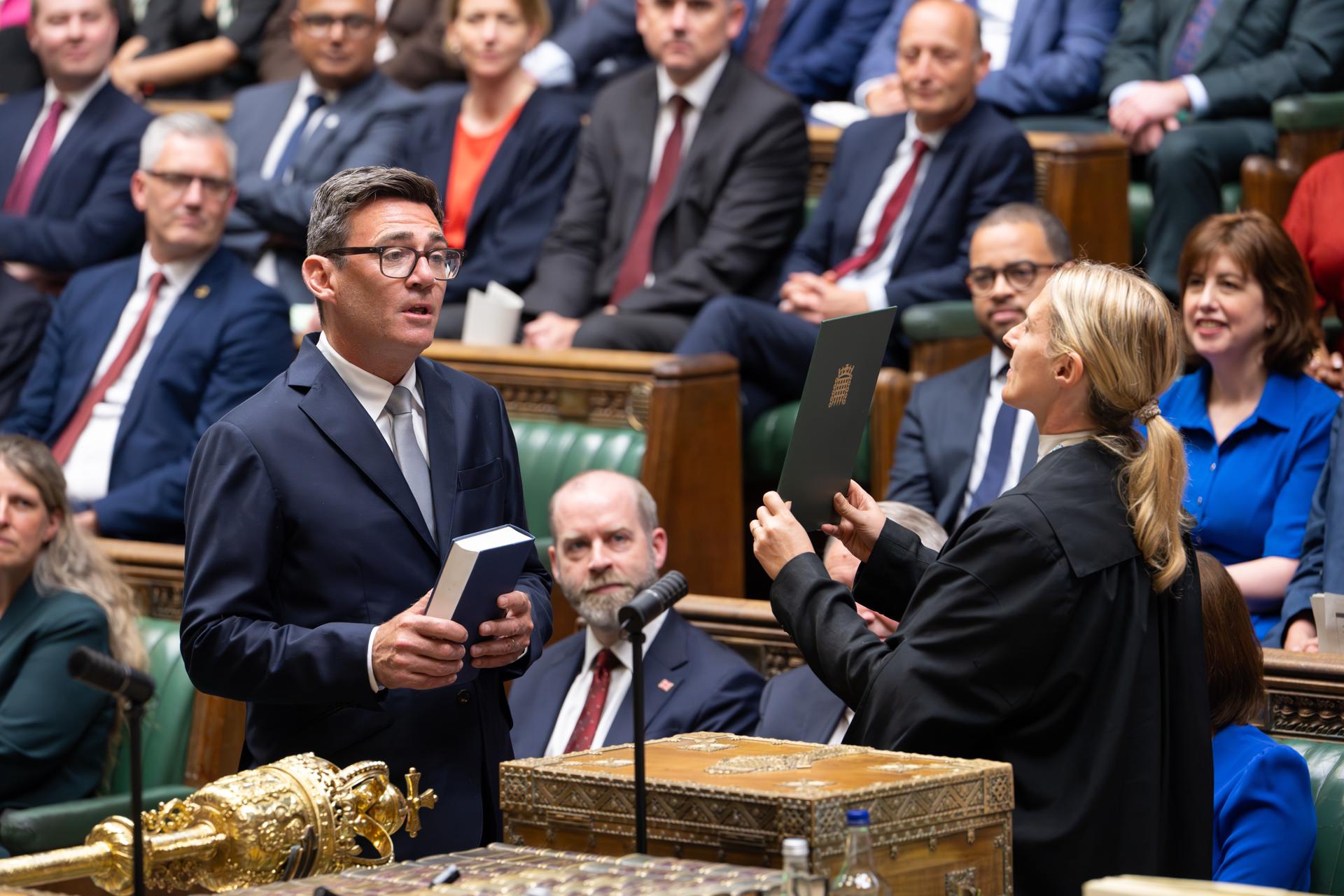 Quem é Andy Burnham, o favorito para governar o Reino Unido?