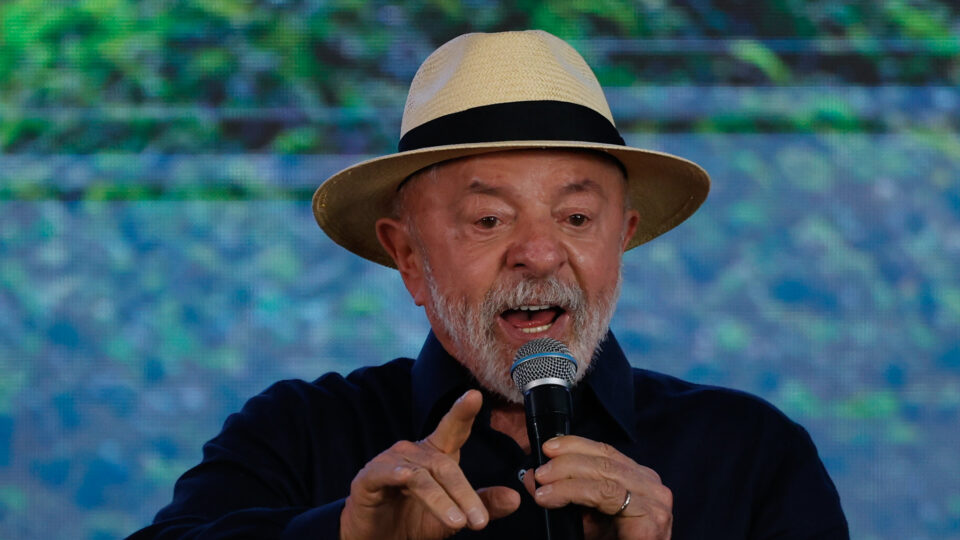 Político honesto não está dentro de mim, está dentro de vocês, diz Lula a estudantes