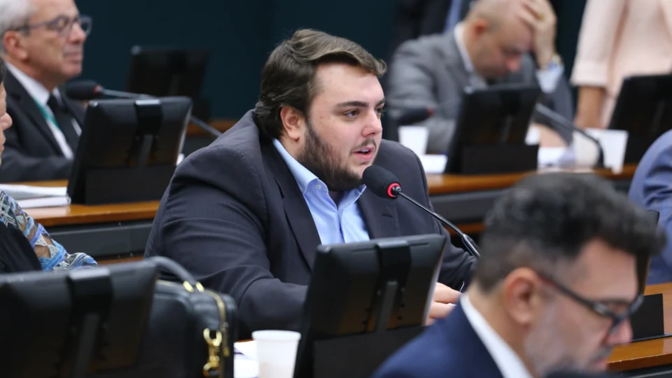 Relator na CCJ, Francischini deu parecer favorável e abriu espaço para o avanço do projeto de lei.