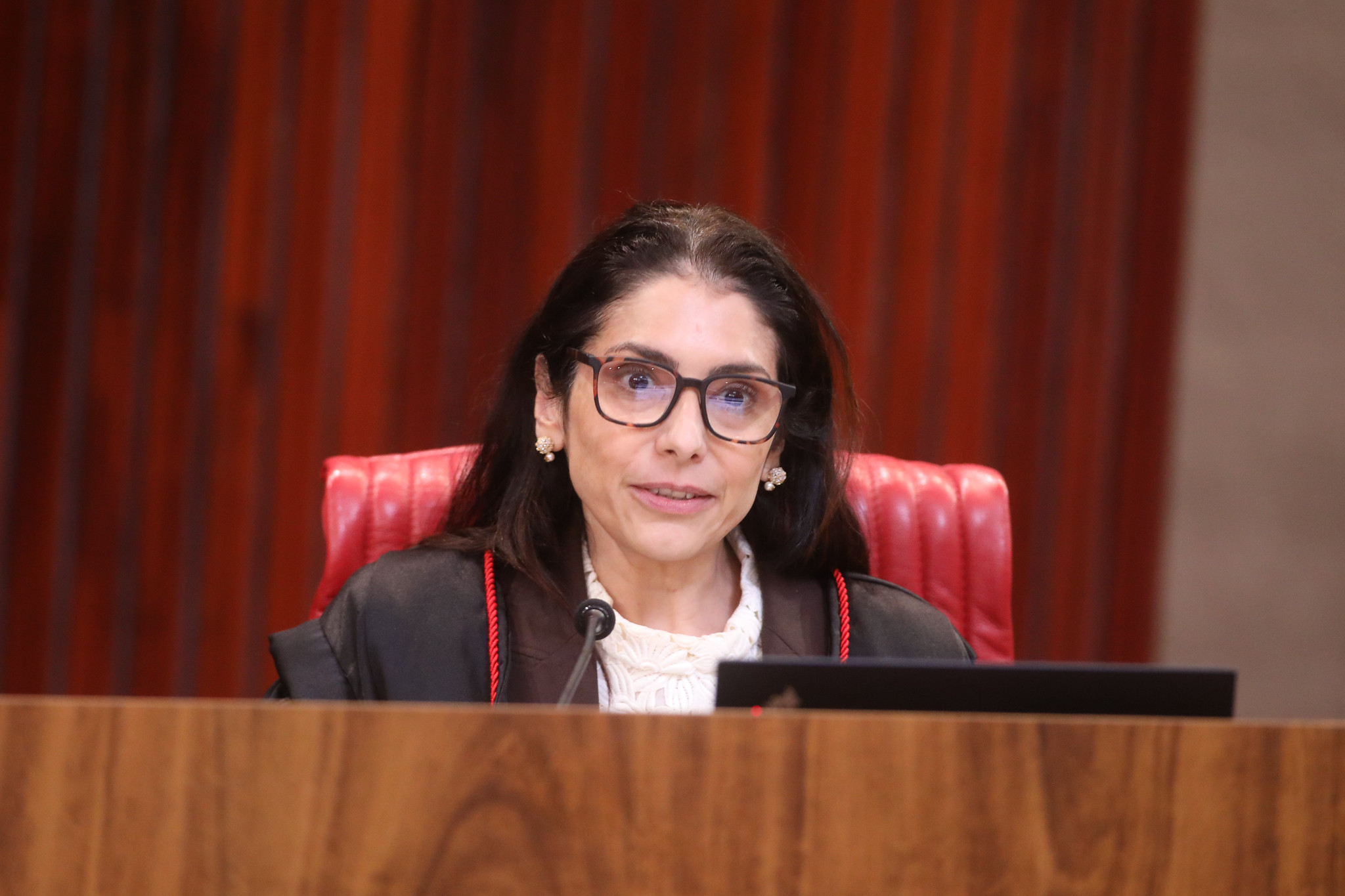 TSE manda excluir posts que associam Flávio e Lula a facções