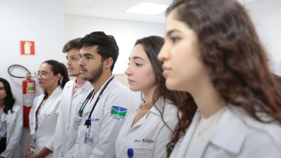 Com a MP 1370/2026 o Enamed passa a ser o exame obrigatório para avaliar a proficiência dos futuros médicos
