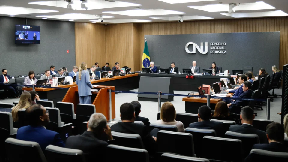 Regras incluem vedação a conteúdos e autoriza juiz a criar fundo patrimonial para a criança ou o adolescente.