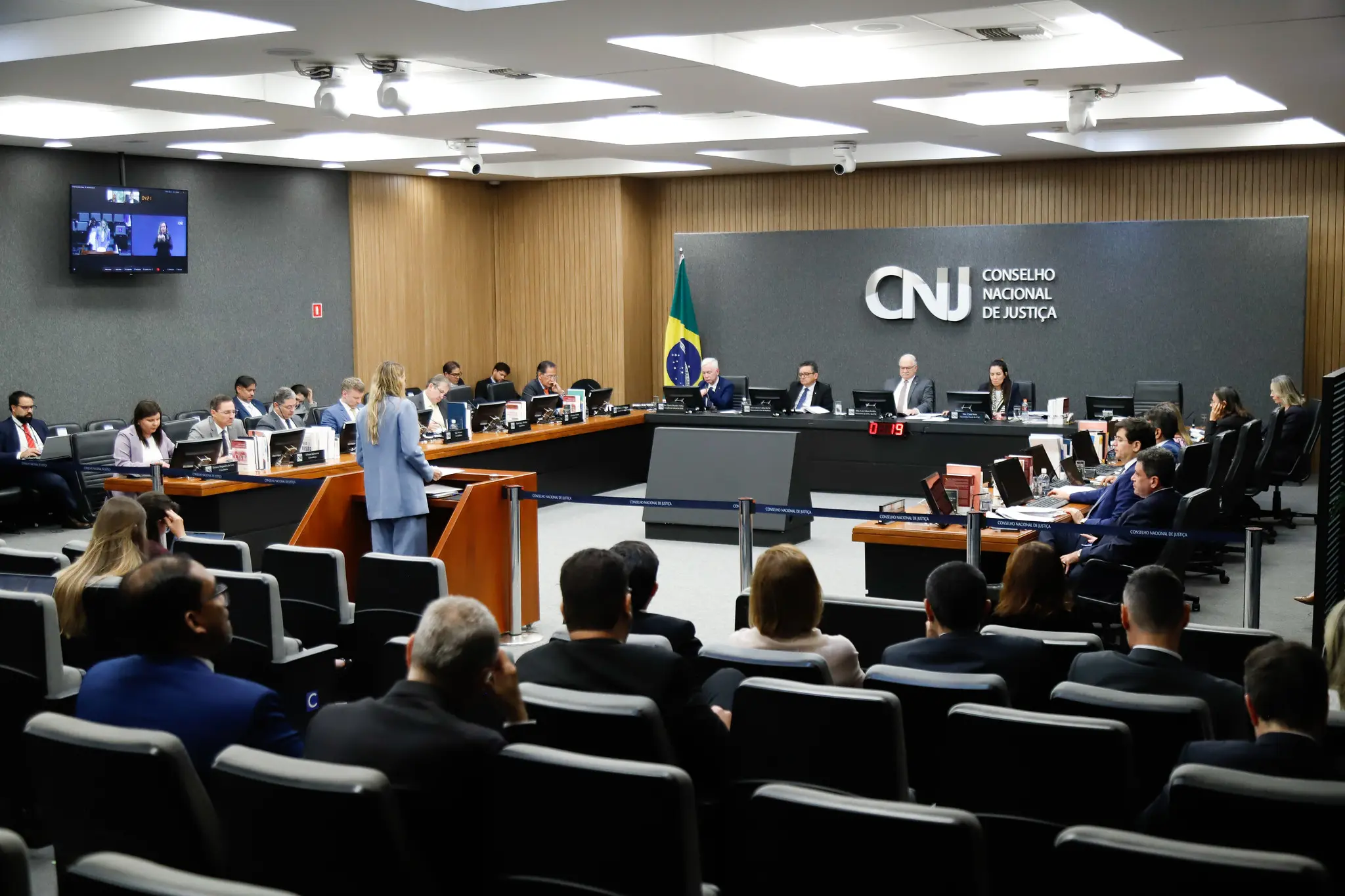 Regras incluem vedação a conteúdos e autoriza juiz a criar fundo patrimonial para a criança ou o adolescente.