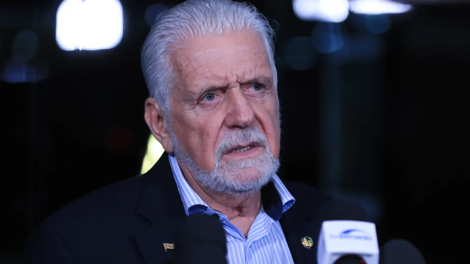 Jaques Wagner deixa a liderança do governo no Senado após operação da PF