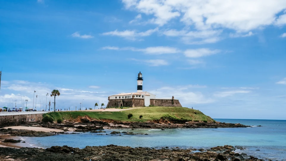 Farol da Barra, Salvador: Bahia detém fatia expressiva do interesse de turistas internacionais no Brasil