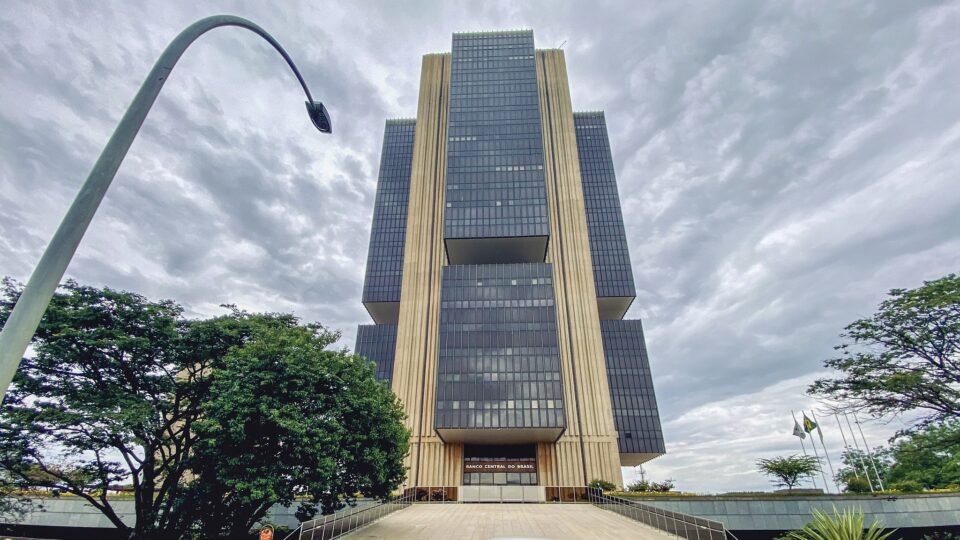 Chance de fracasso no controle da inflação em 2026 sobe de 30% para 79%, avalia Copom
