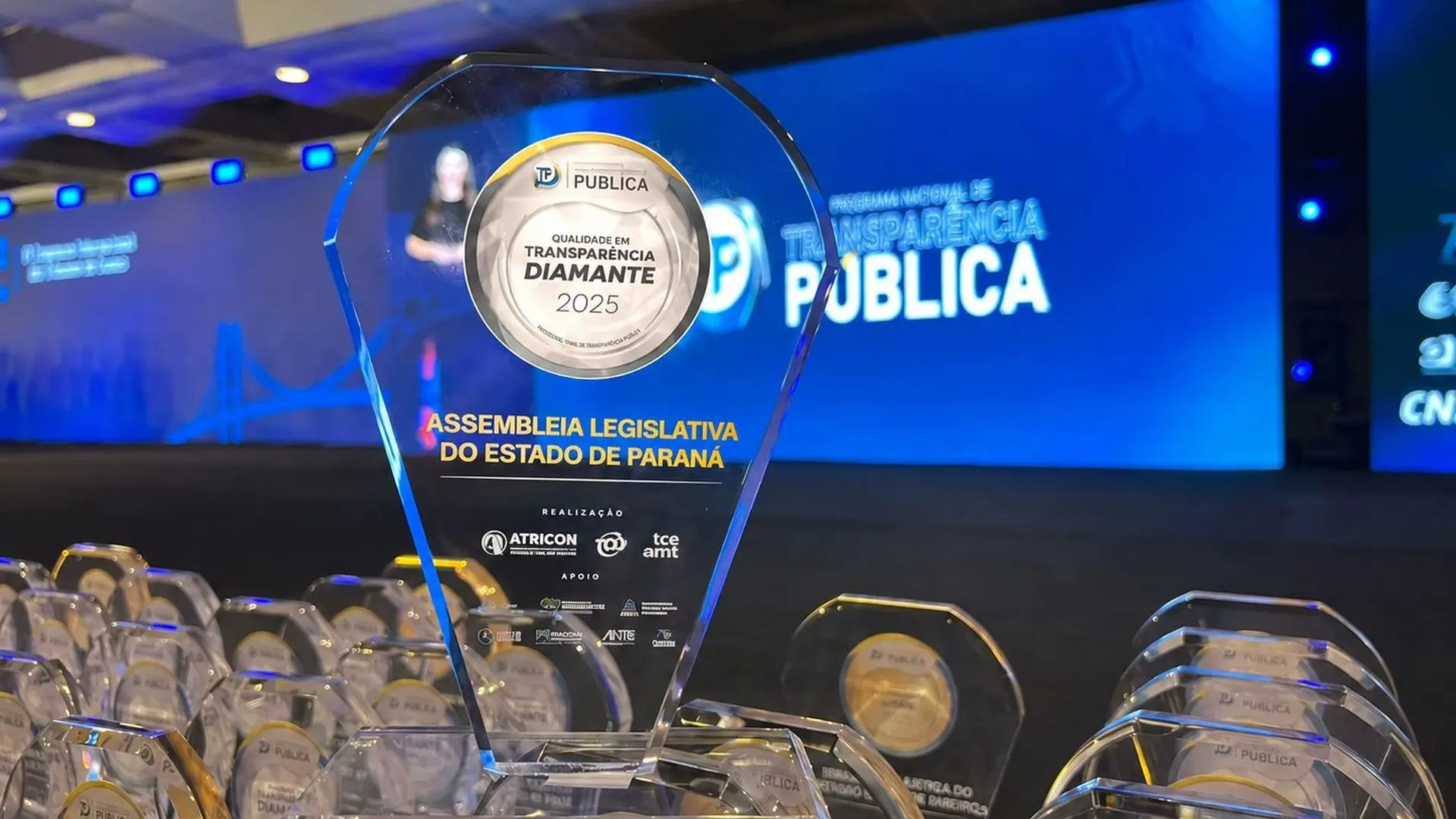 A Assembleia Legislativa do Paraná conquistou o Selo Diamante do Programa Nacional de Transparência Pública, reconhecimento pelos avanços em transparência e acesso à informação.