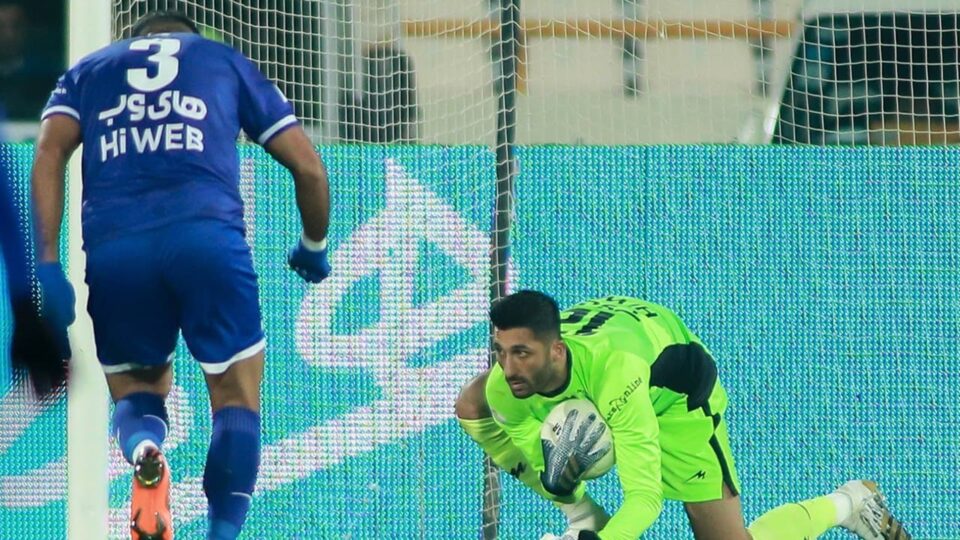 Goleiro preso vira símbolo de protesto na Copa