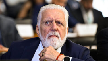 Relatórios da PF indicam que o Senador Jaques Wagner (PT-BA) teria atuado em propostas legislativas para beneficiar o Banco Master