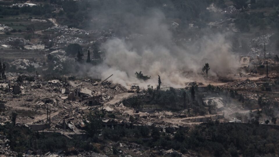 Israel bombardeia Líbano um dia após acordo mediado pelos EUA